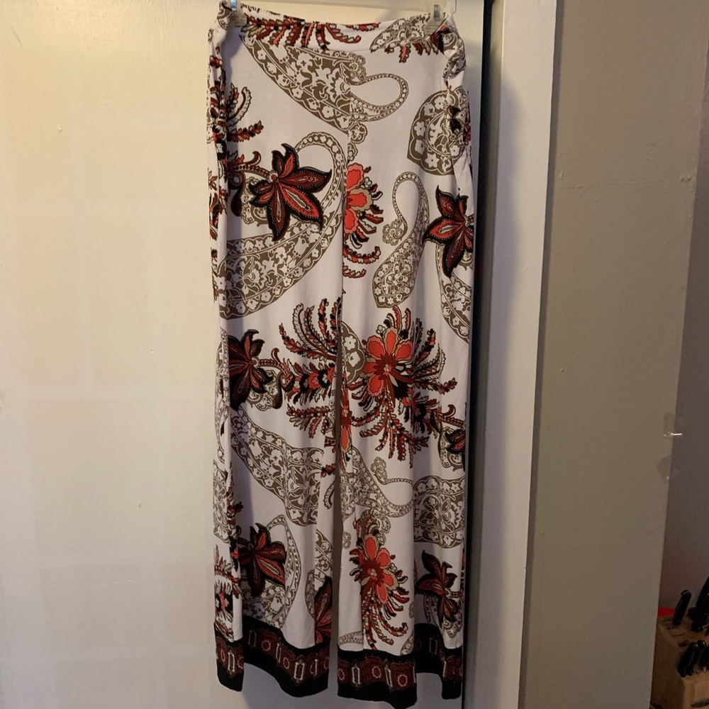 🚨3/$15🚨 White Floral wide leg pants
